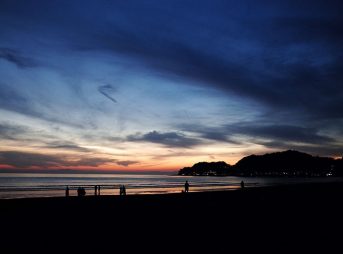 由比ヶ浜にて